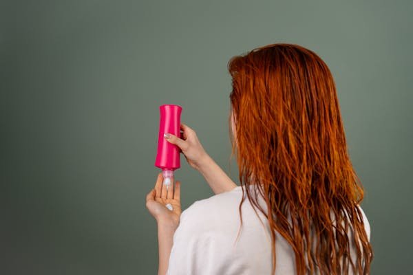 Astuces pour choisir l'après-shampoing idéal pour cheveux secs